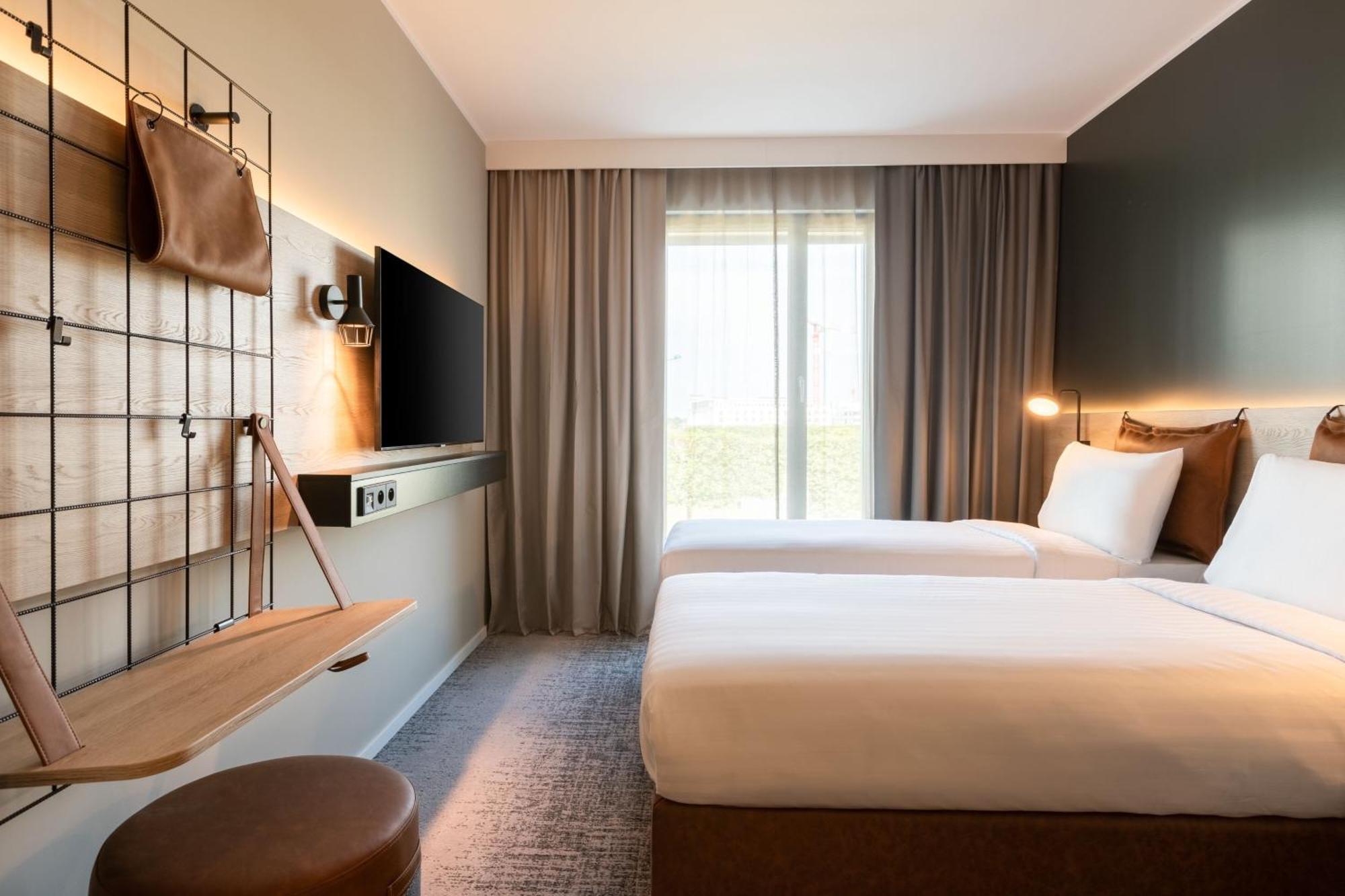 Moxy Paris Val D'Europe Hotell Montévrain Exteriör bild